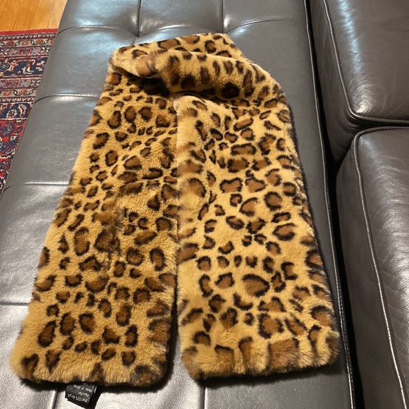 Surell Leopard print pull through scarf - Picture 10 of 10